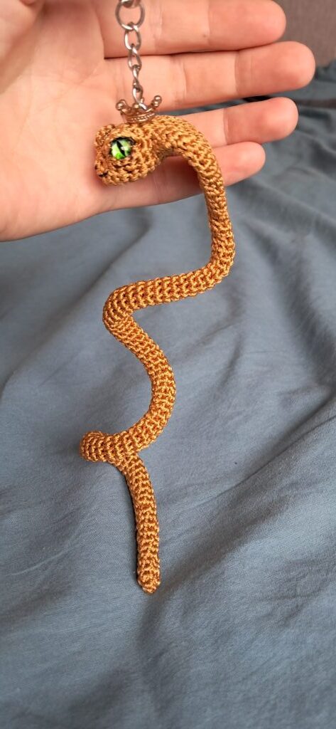 Змея на каркасе