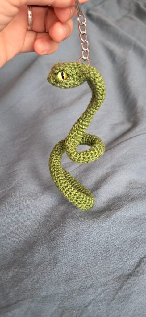 Змея на каркасе