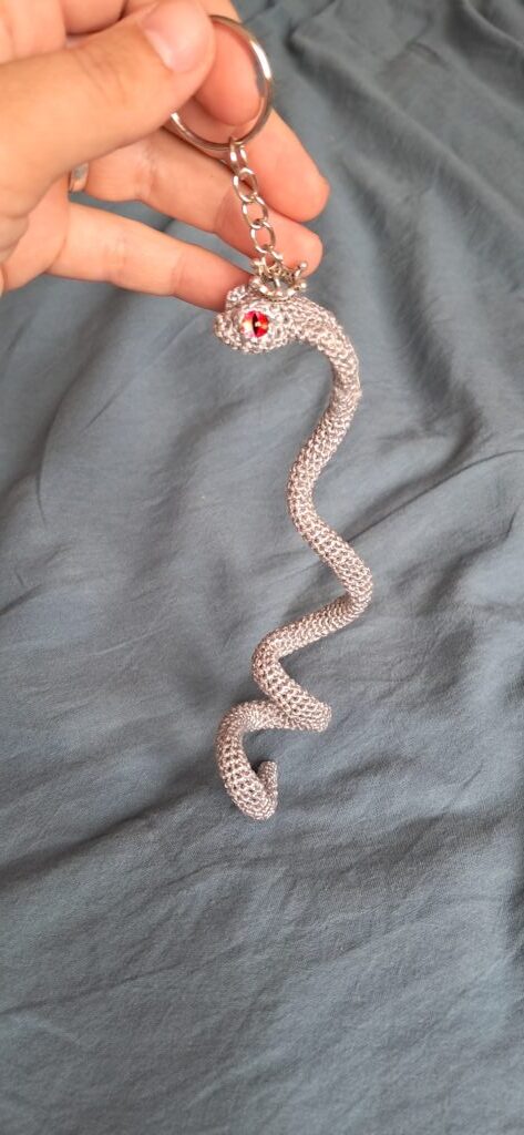 Змея на каркасе