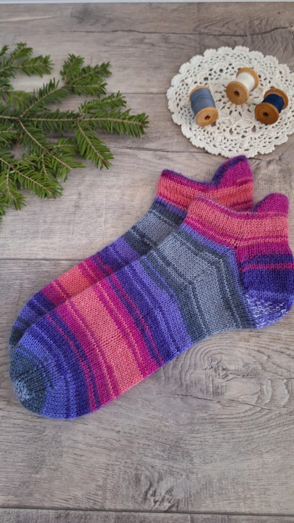 Короткие спортивные носки с запятником.