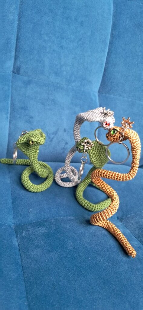 Змея на каркасе