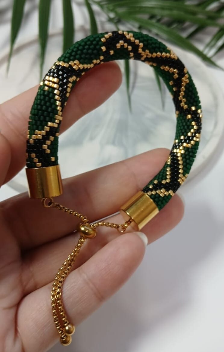 Браслет зеленый матовый «Змея»