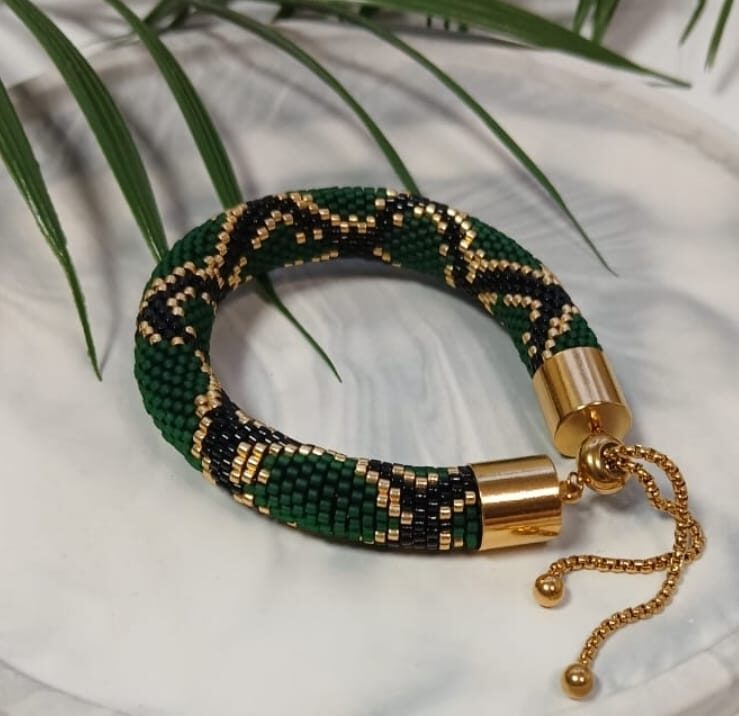Браслет зеленый матовый «Змея»