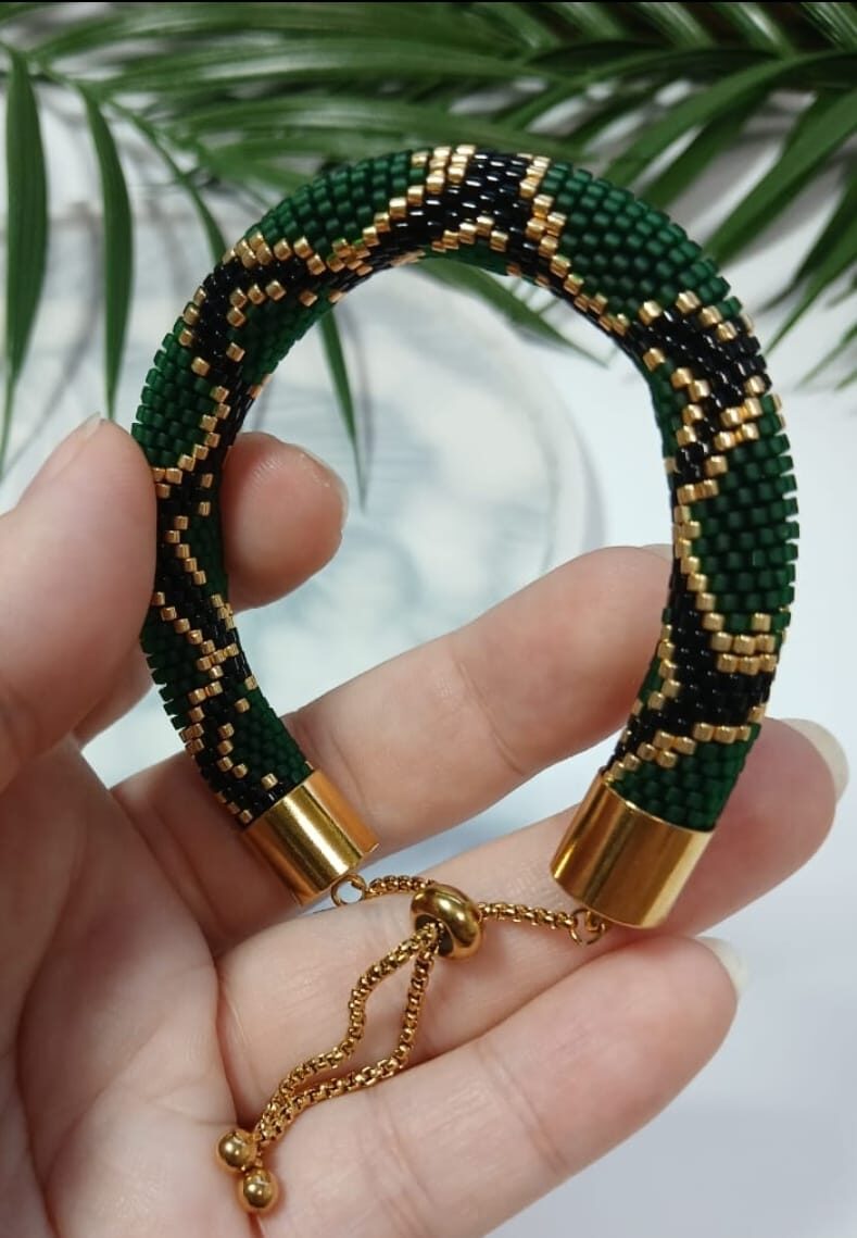 Браслет зеленый матовый «Змея»