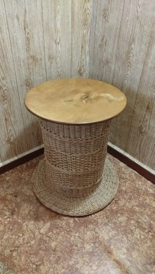 Столик из бумажной лозы с системой хранения