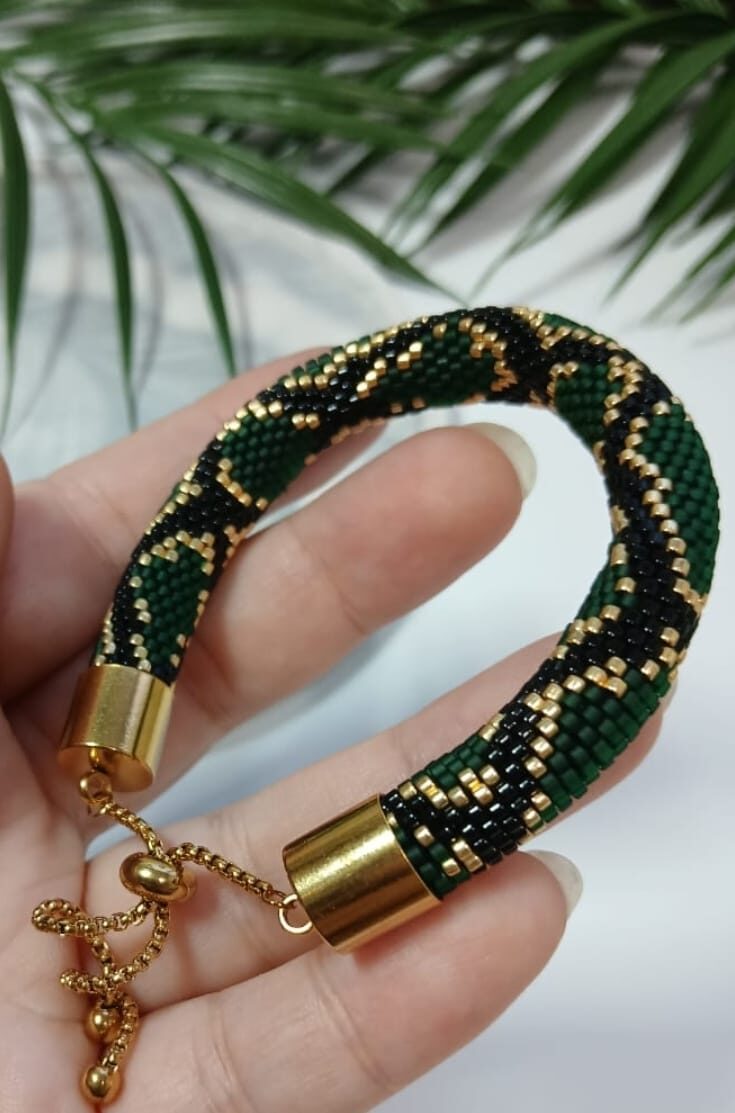 Браслет зеленый матовый «Змея»