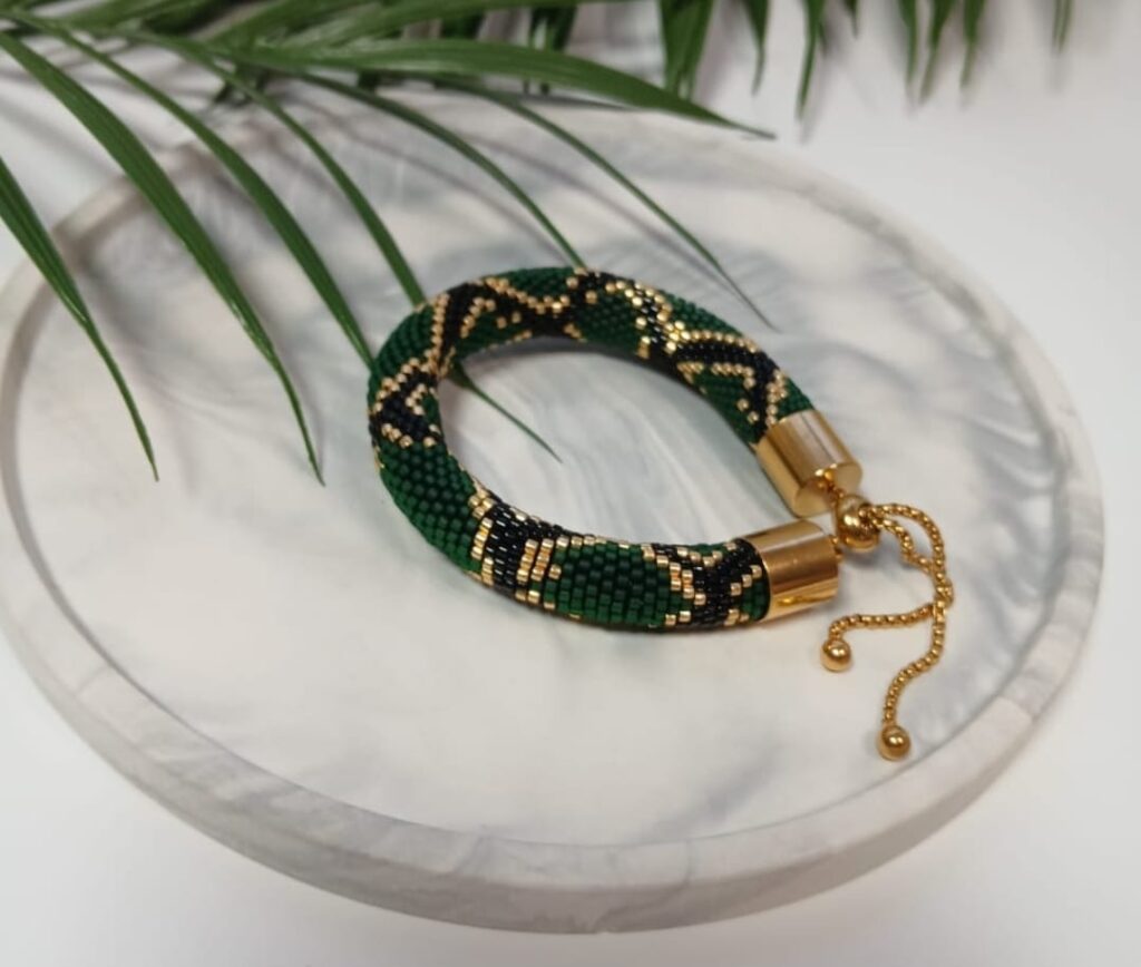 Браслет зеленый матовый «Змея»