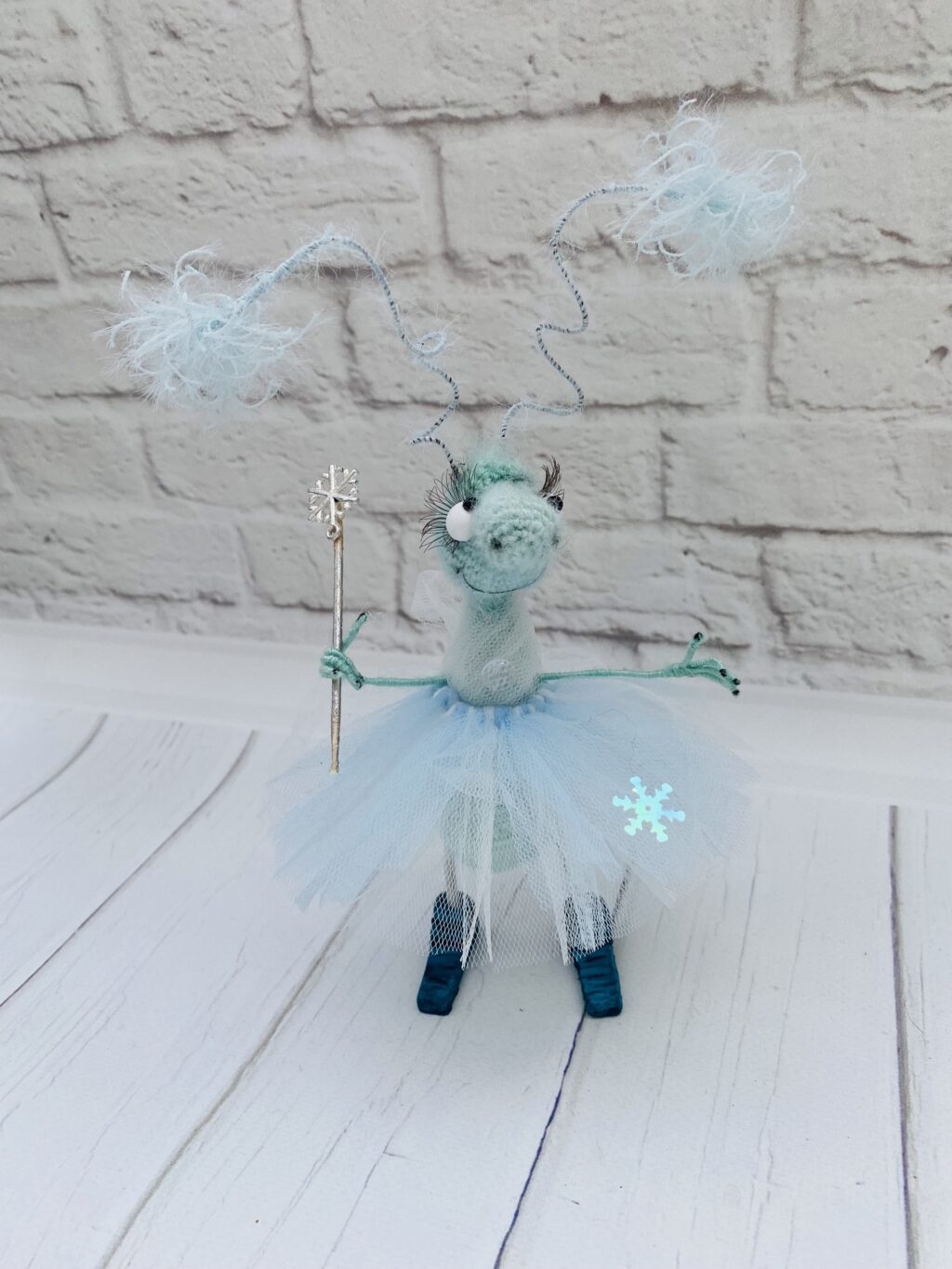 Сверчок снежинка