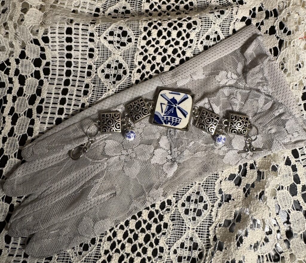 Браслет с фарфором