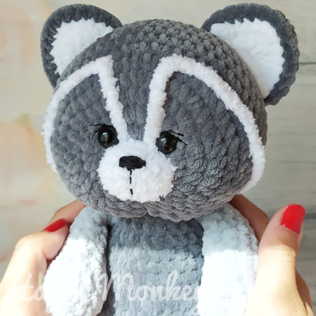 Вязаный енот