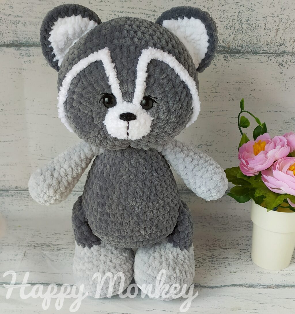 Вязаный енот