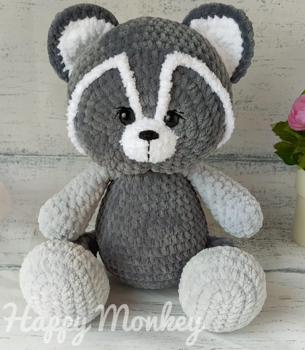 Вязаный енот