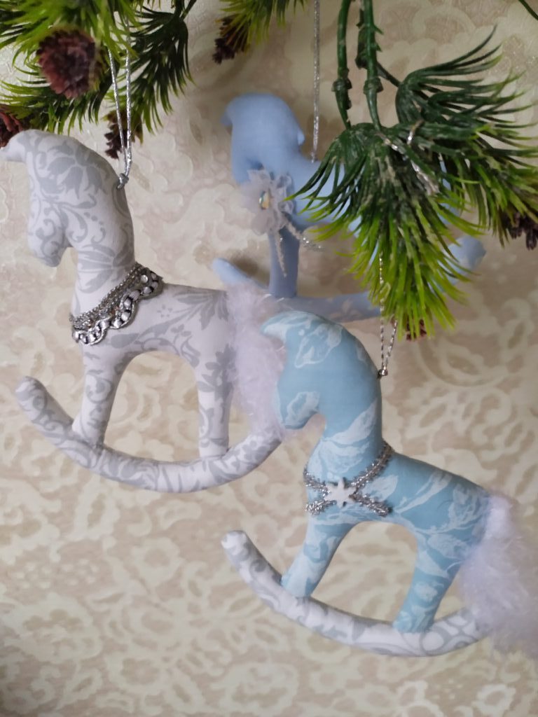 Лошадка на качалочке