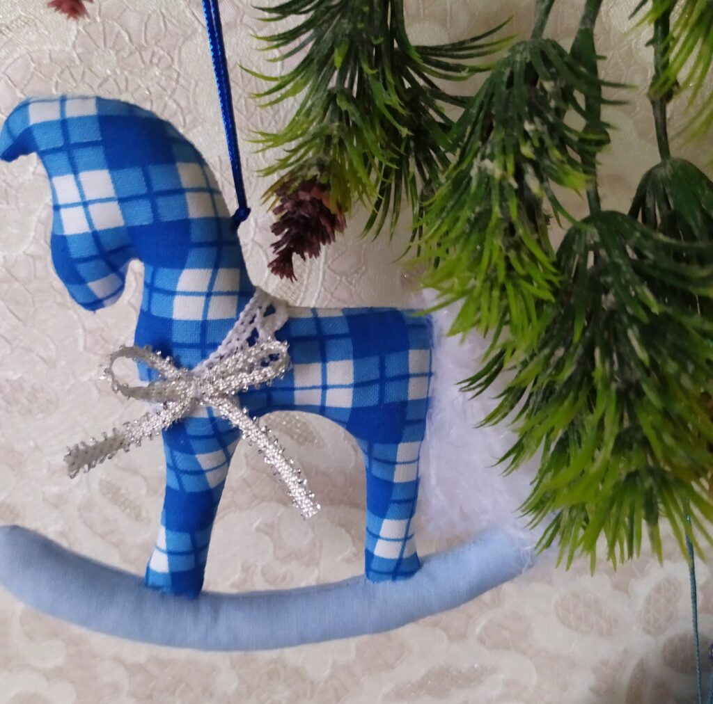 Лошадка на качалочке