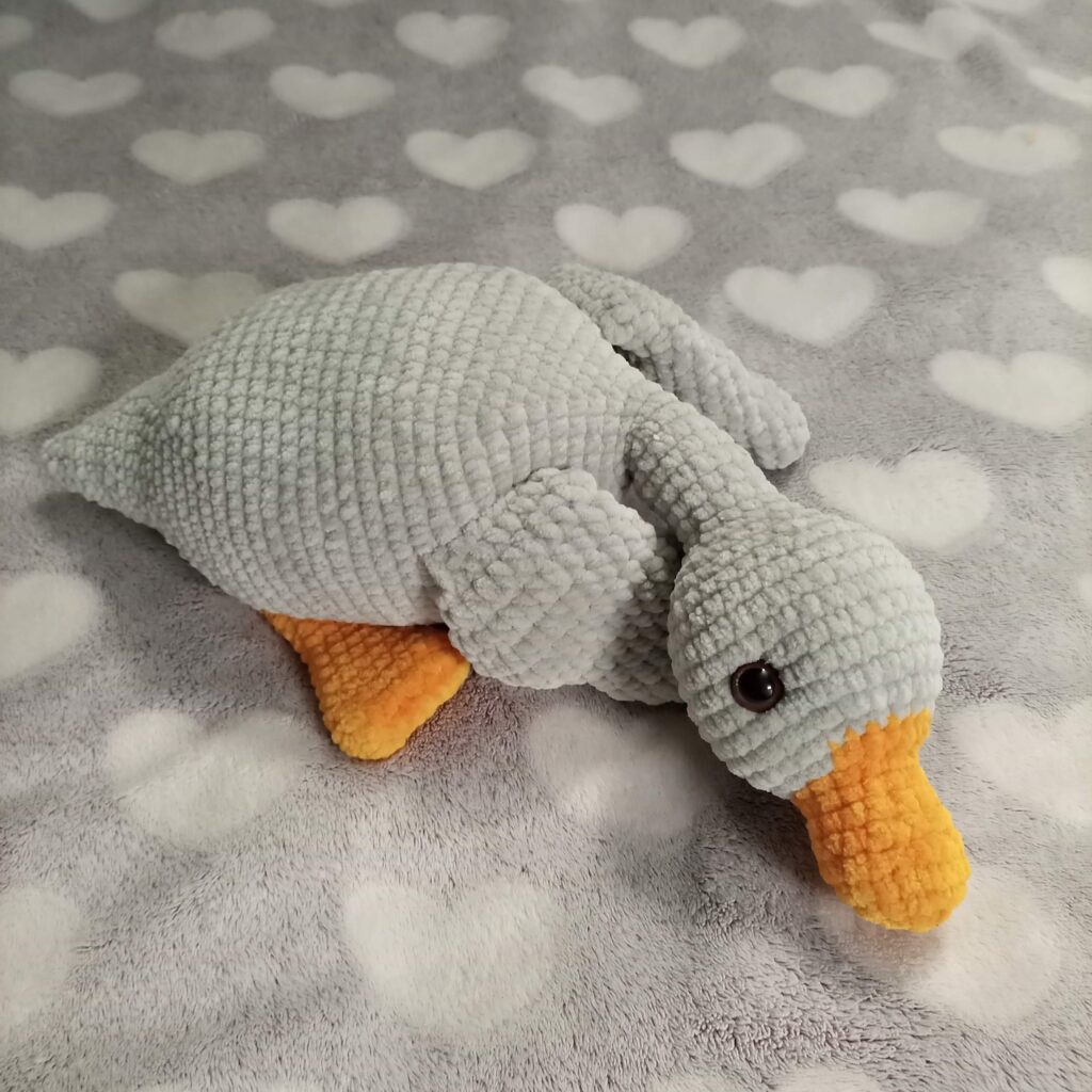 Гусь вязаный