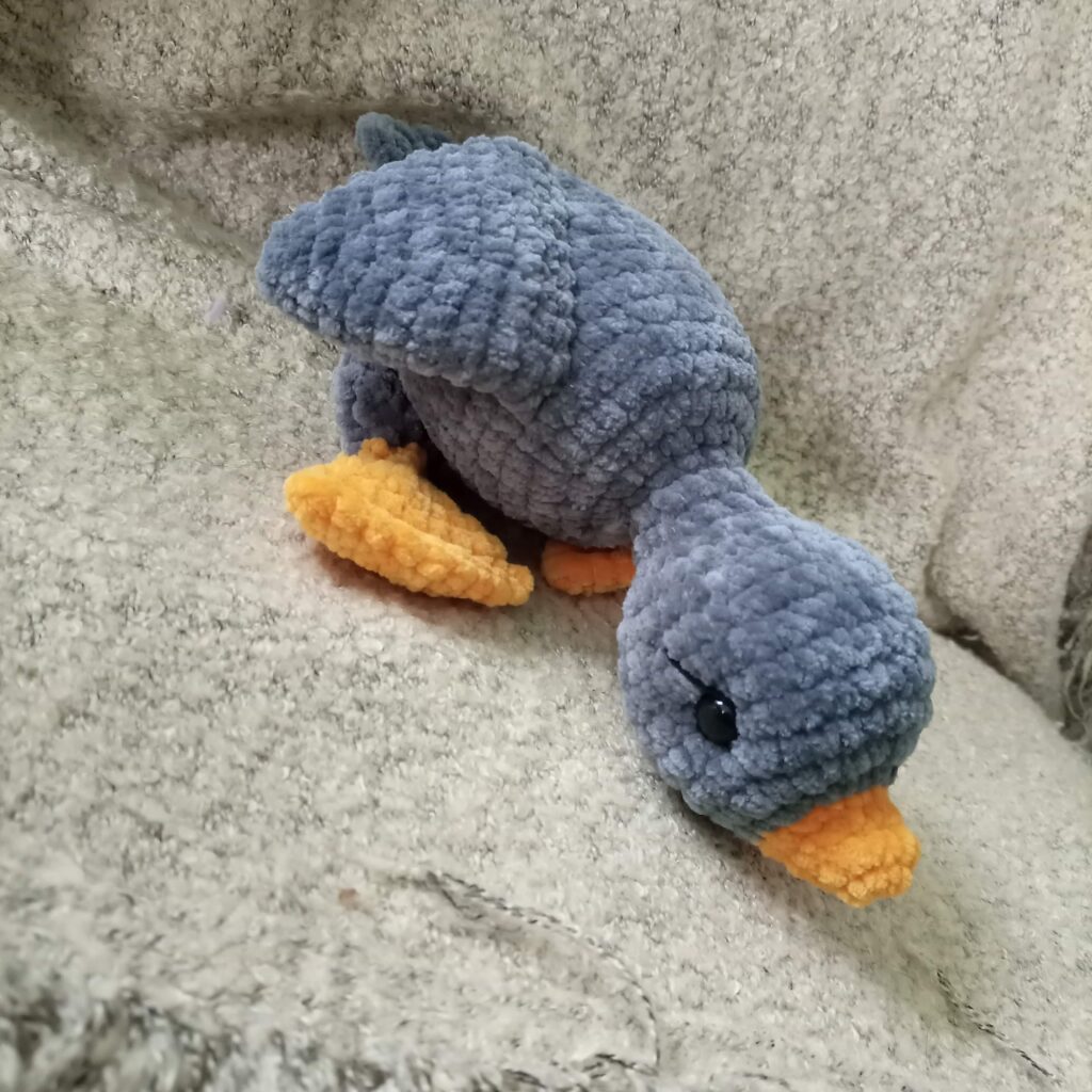 Гусь вязаный