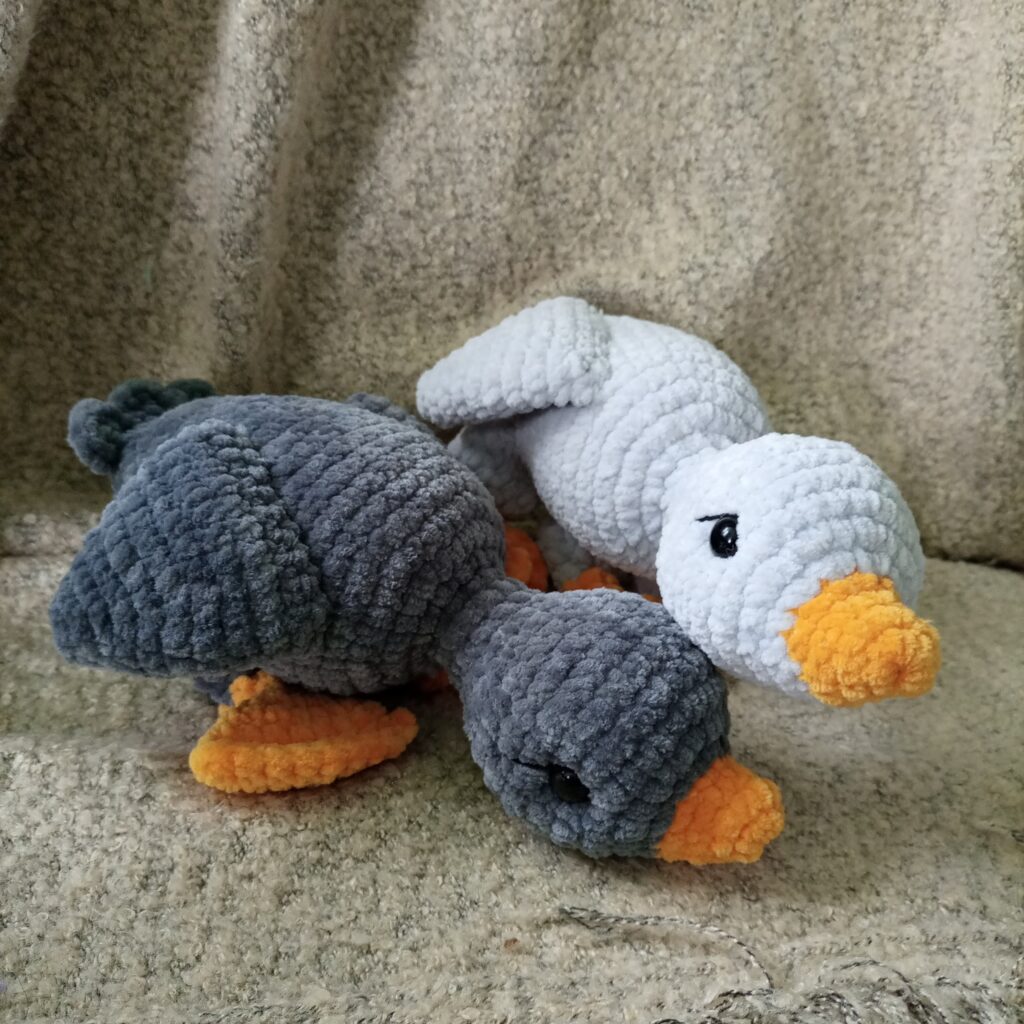 Гусь вязаный