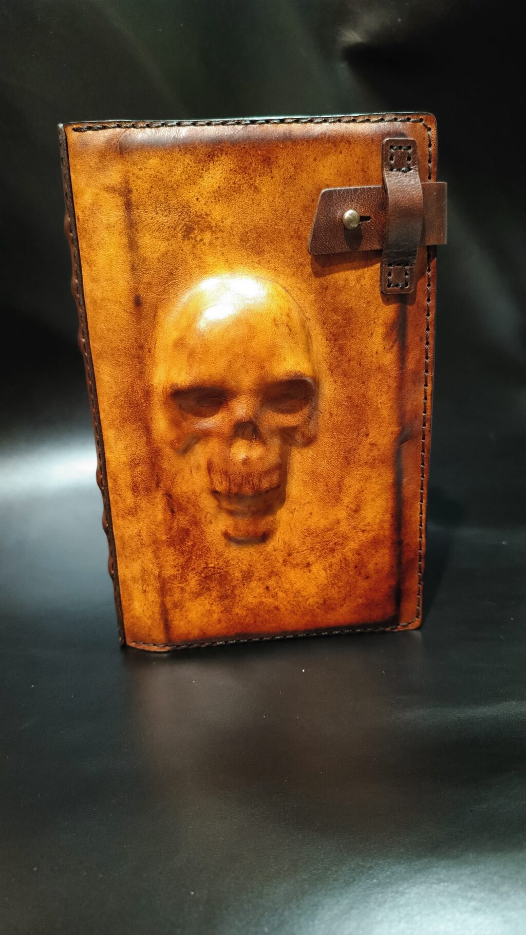 Блокнот из натуральной кожи с черепом и сменными блоками