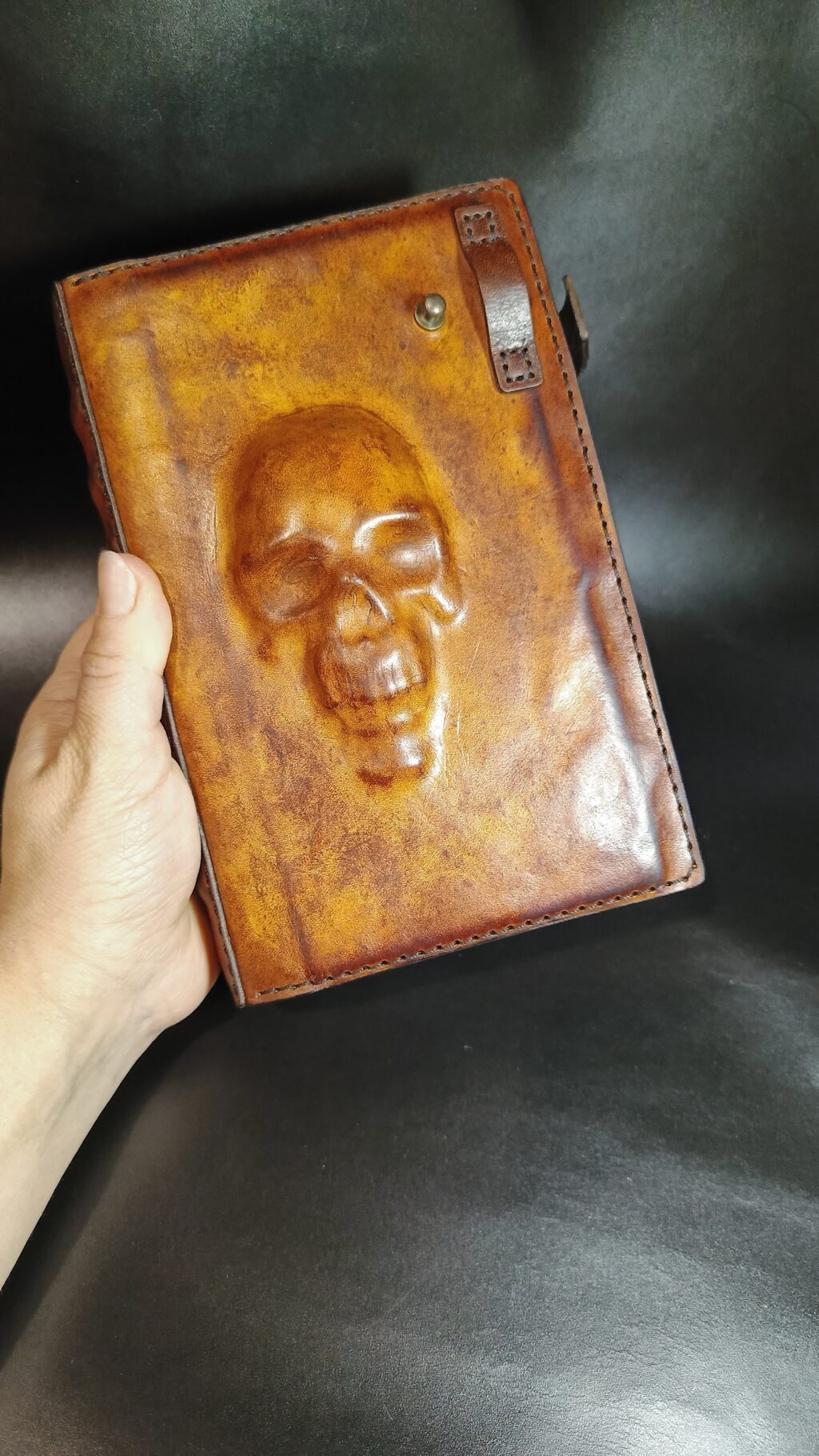 Блокнот из натуральной кожи с черепом и сменными блоками