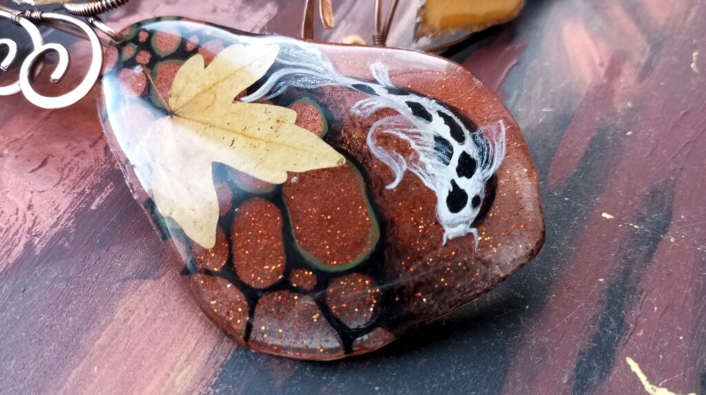 Осенние листья в пруду