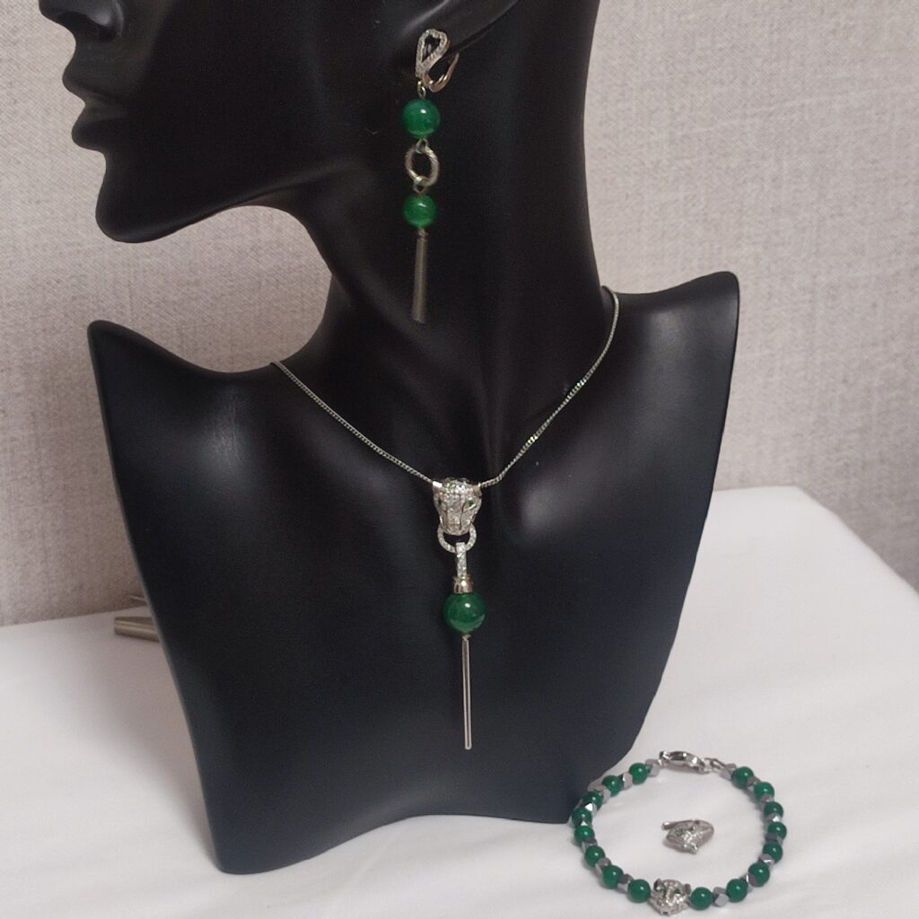 Пантера с зелеными глазами