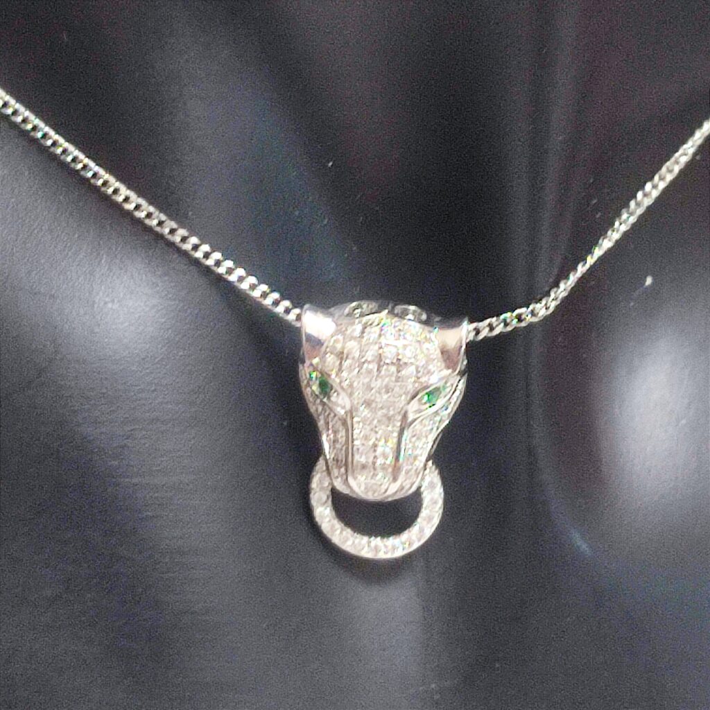 Пантера с зелеными глазами