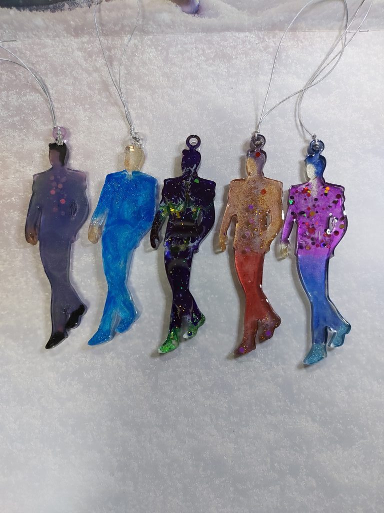 Новогодние елочные игрушки в ассортименте