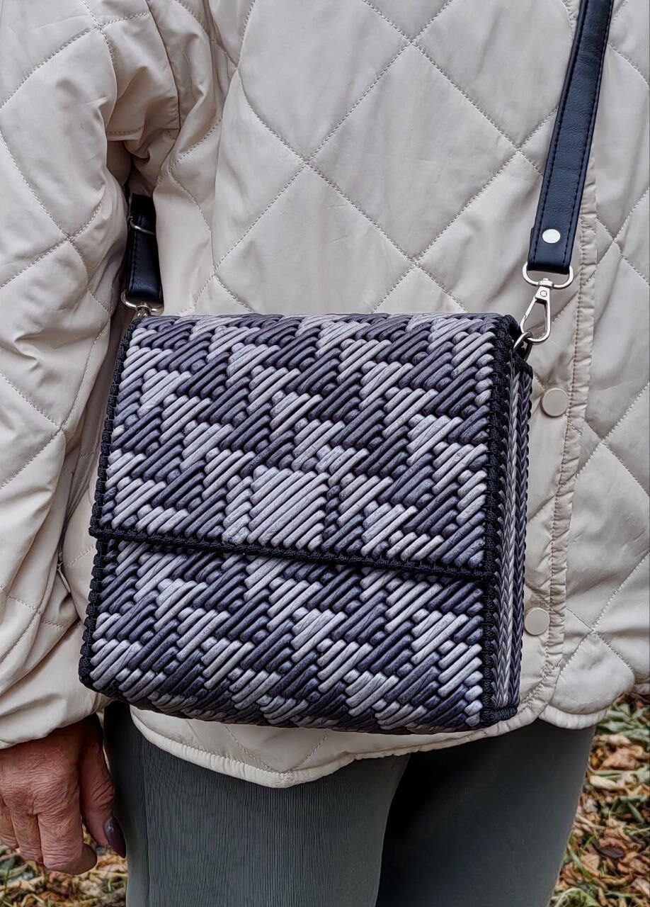 Сумка из бумажной лозы