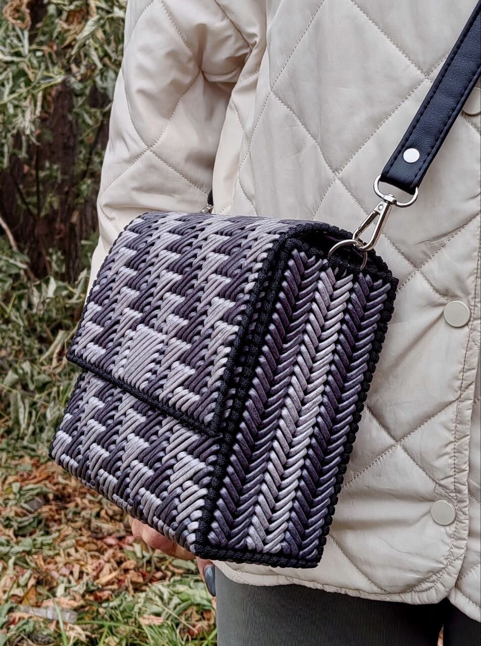 Сумка из бумажной лозы