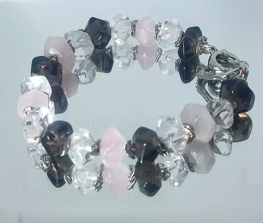 Браслет из камней