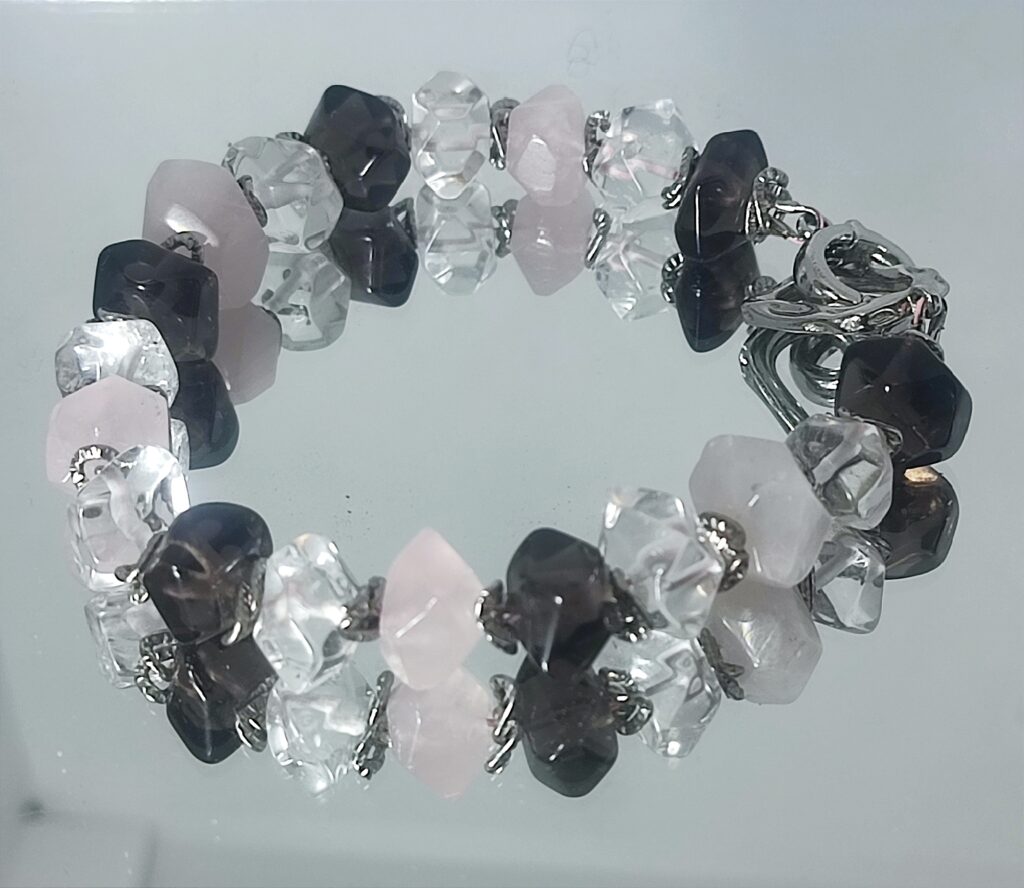 Браслет из камней