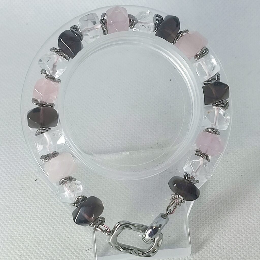 Браслет из камней