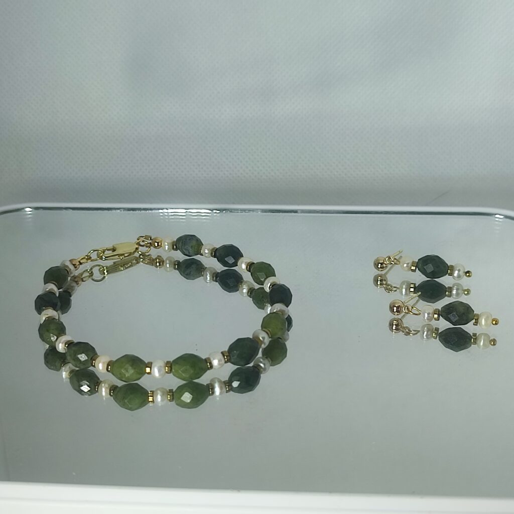 Нефрит и жемчуг