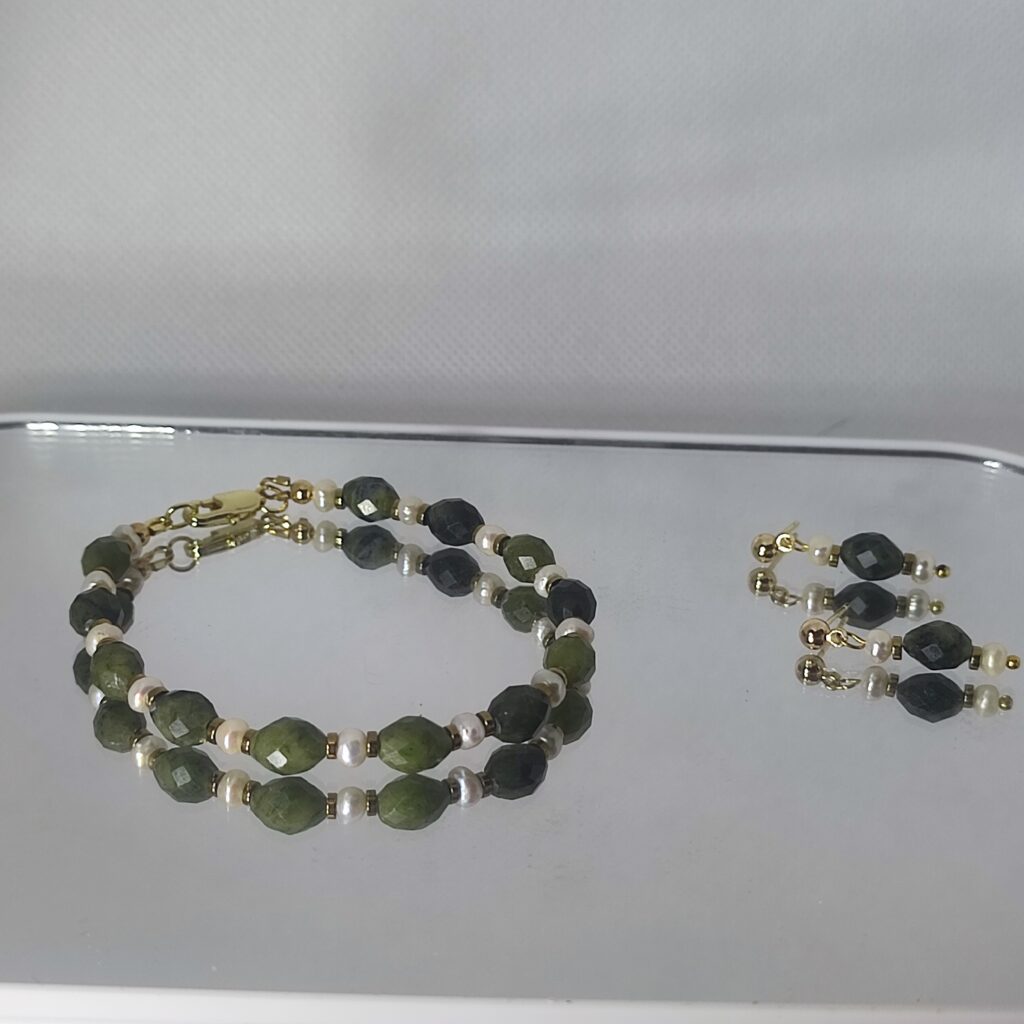 Нефрит и жемчуг