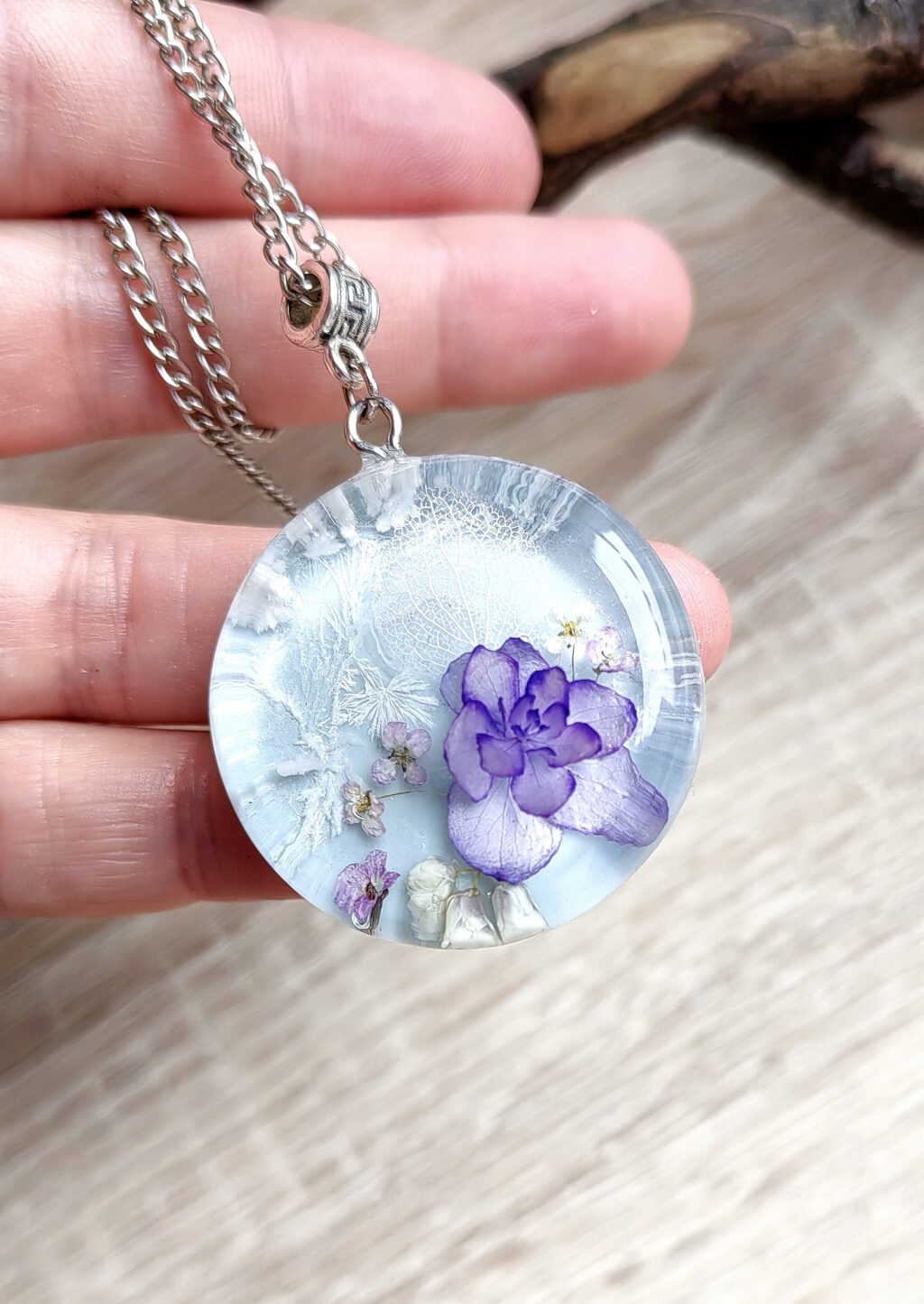 Кулон с морозными узорами