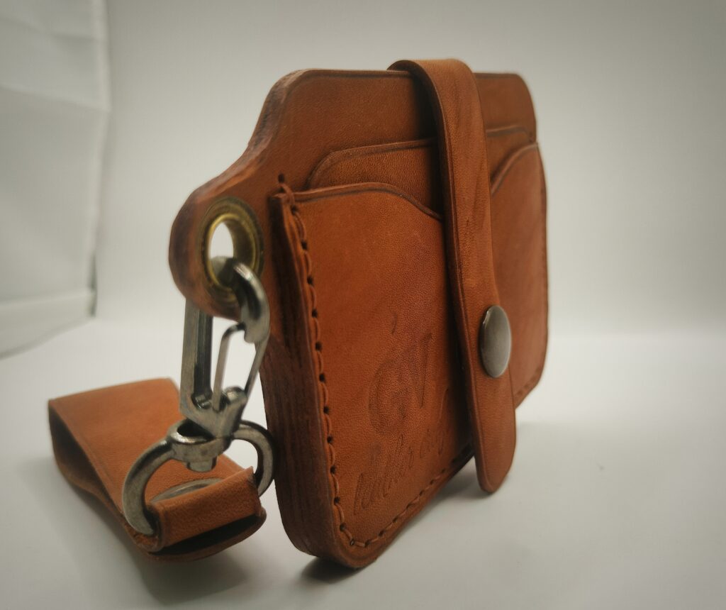 Кожанный картхолдер цвета коньяк