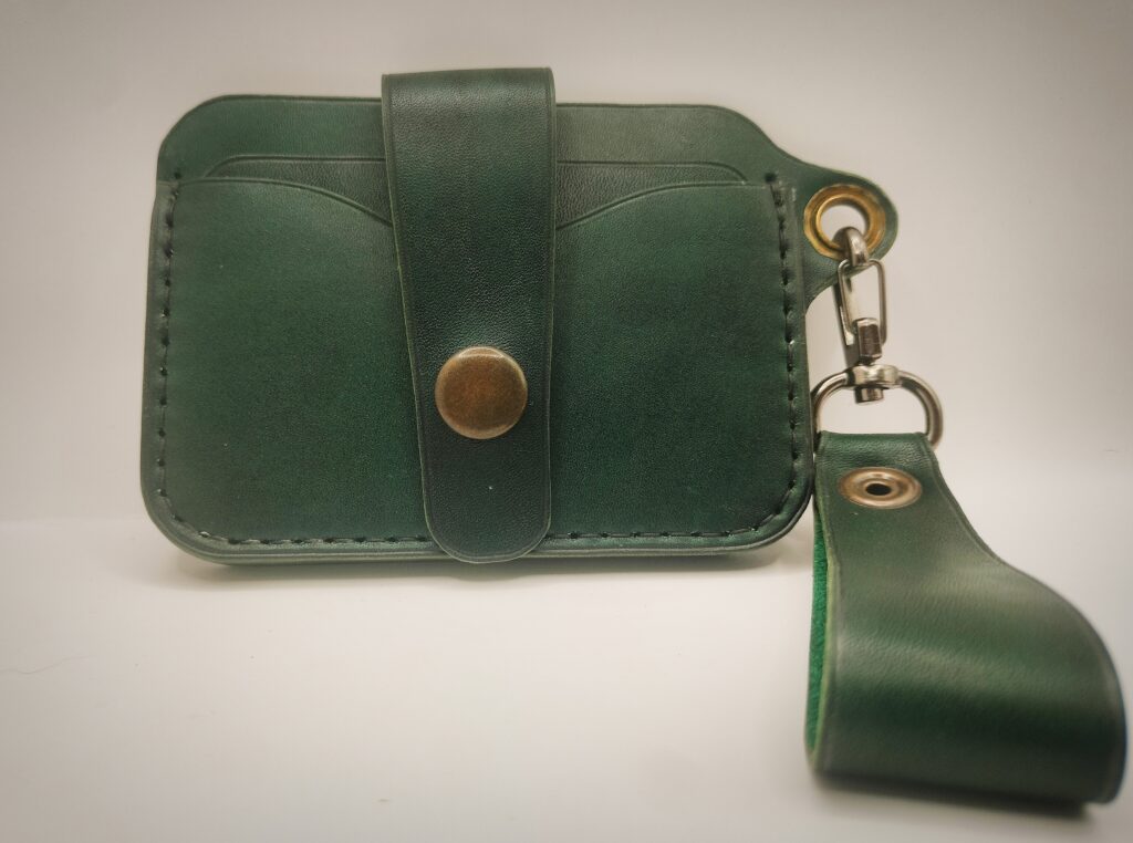 Кожанный картхолдер изумрудного цвета