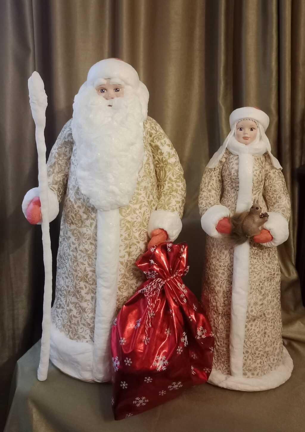 Дед Мороз и Снегурочка