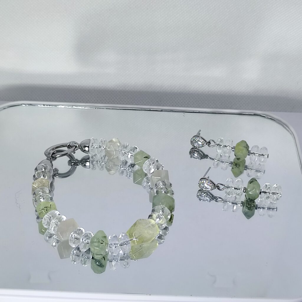 Цитрин, пренит и горный хрусталь