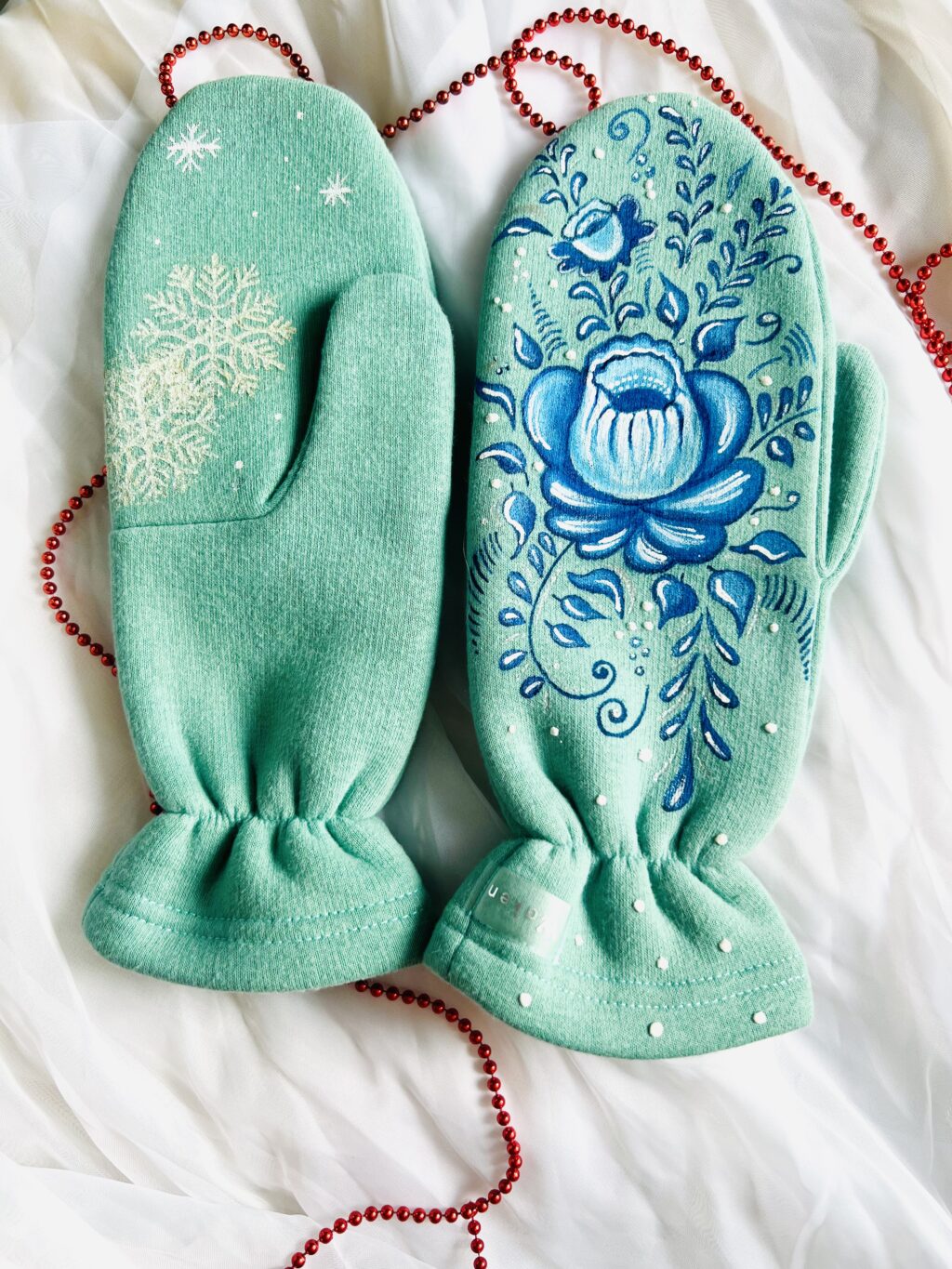 Варежки с ручной росписью «Гжель»