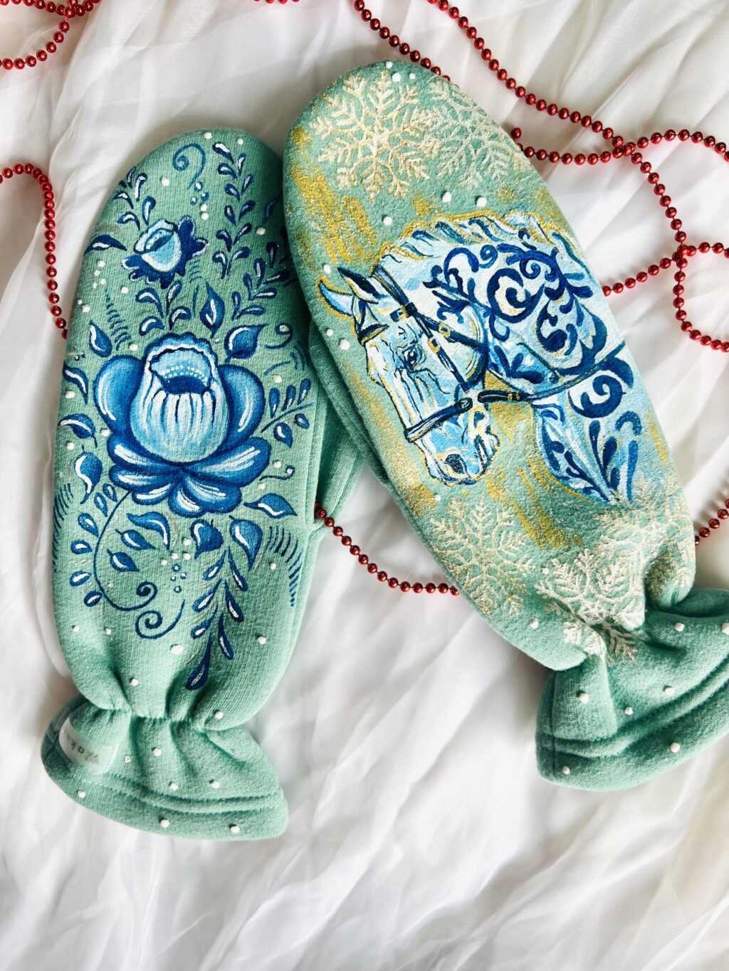 Варежки с ручной росписью «Гжель»