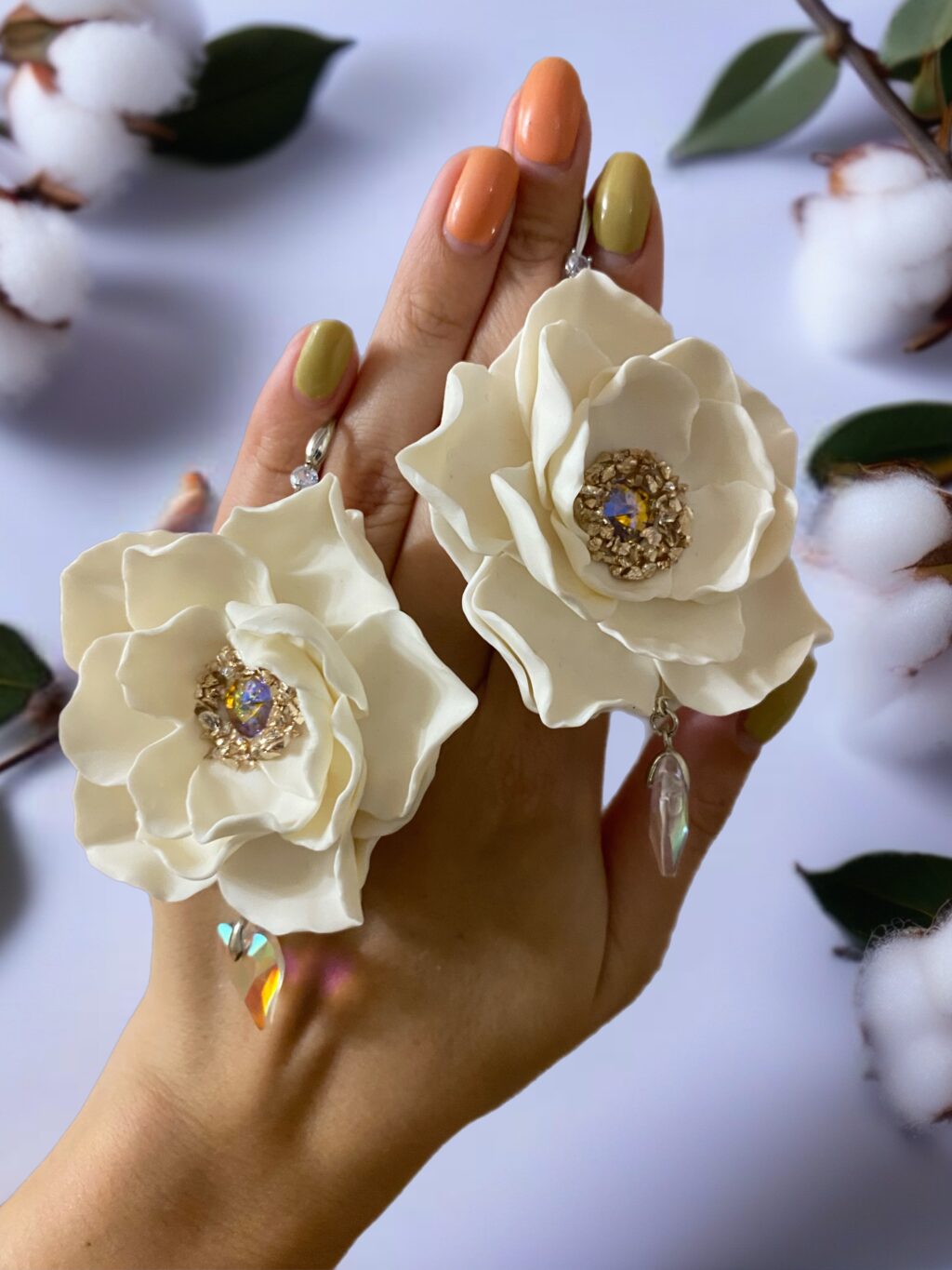 Серьги с крупными цветами