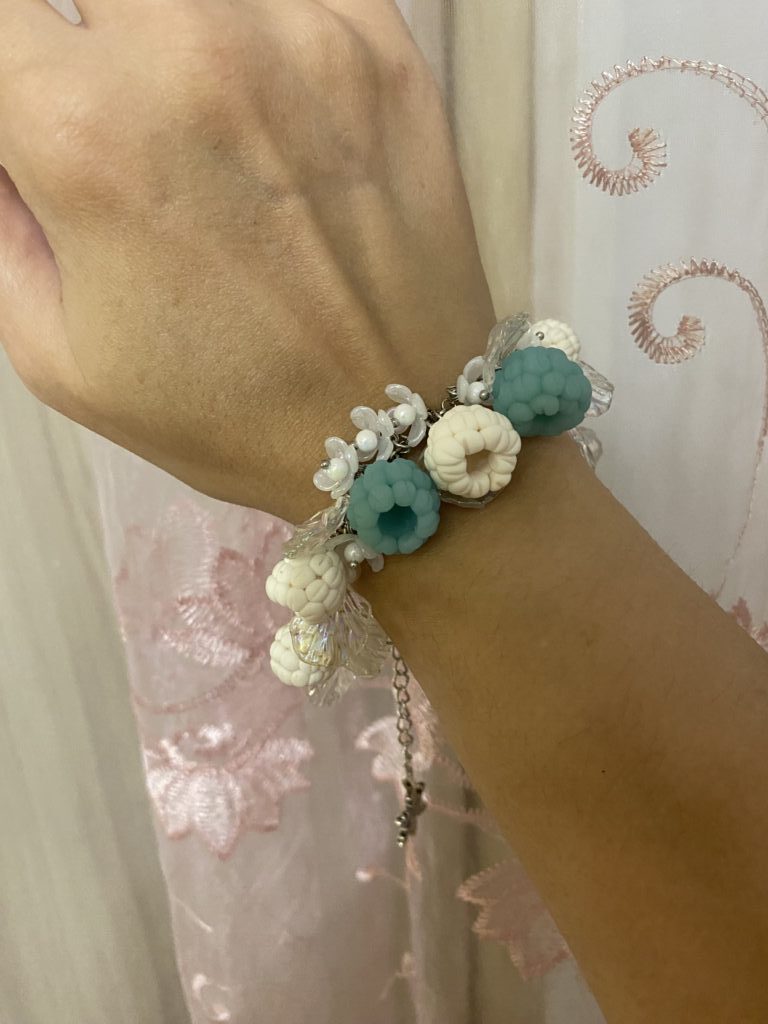 Браслет зимний с малиной