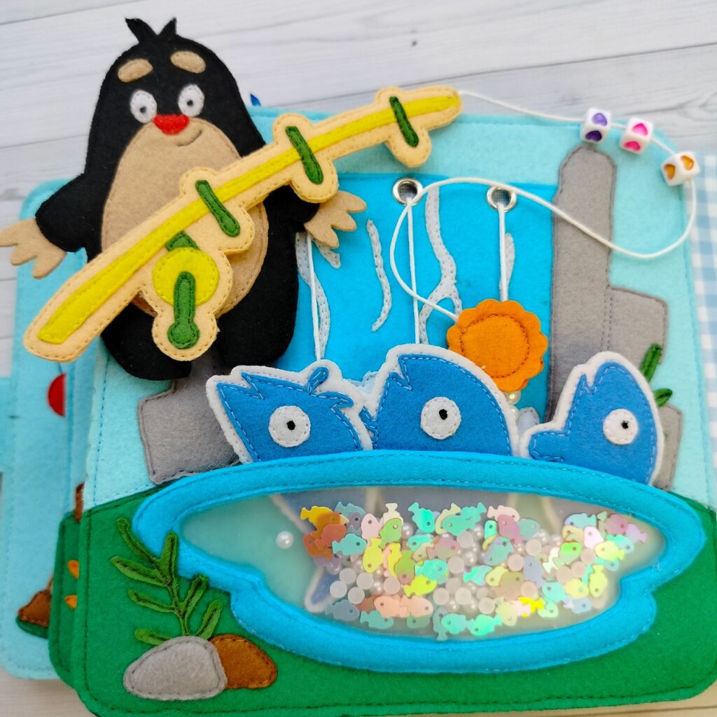 Фетровая книжка «Крошка Крот — турист»