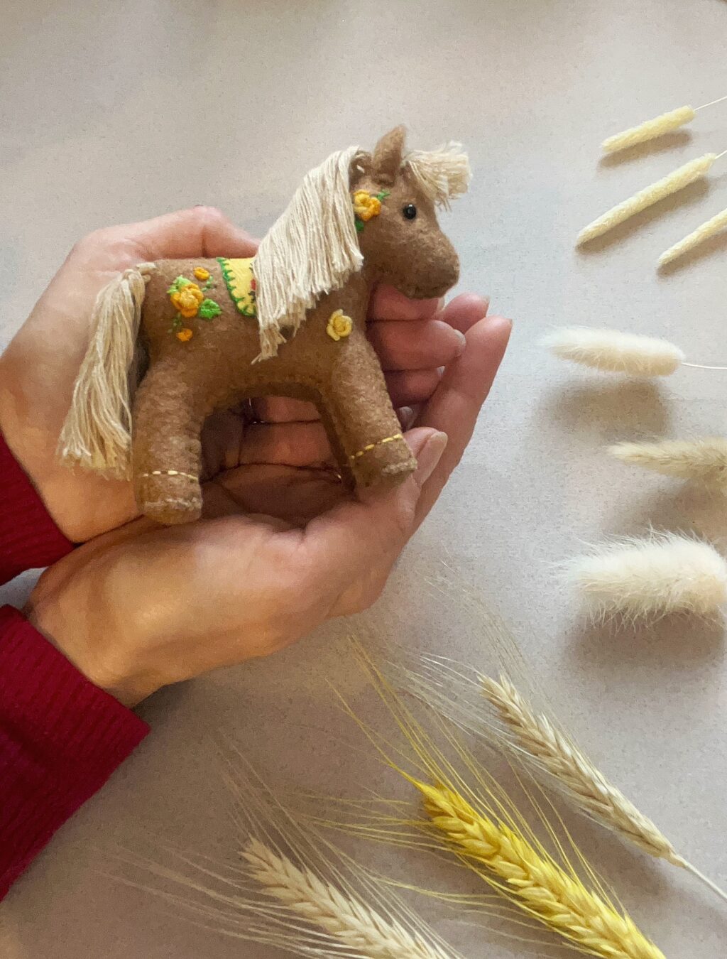 Лошадь-брелок (символ 2026 года)