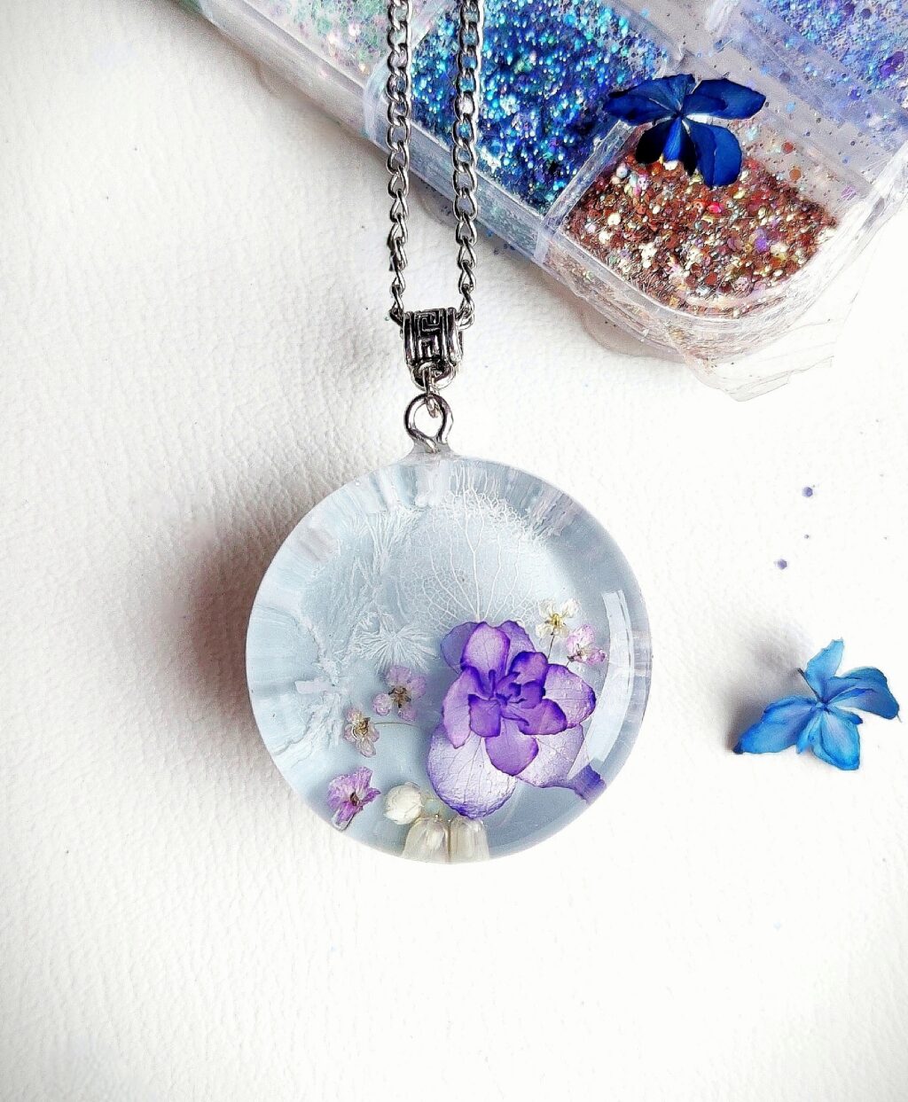 Кулон с морозными узорами