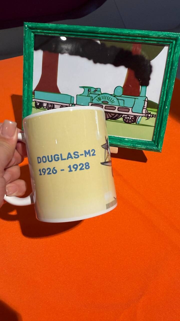 Кружка с рисованной моделью Douglas-M2