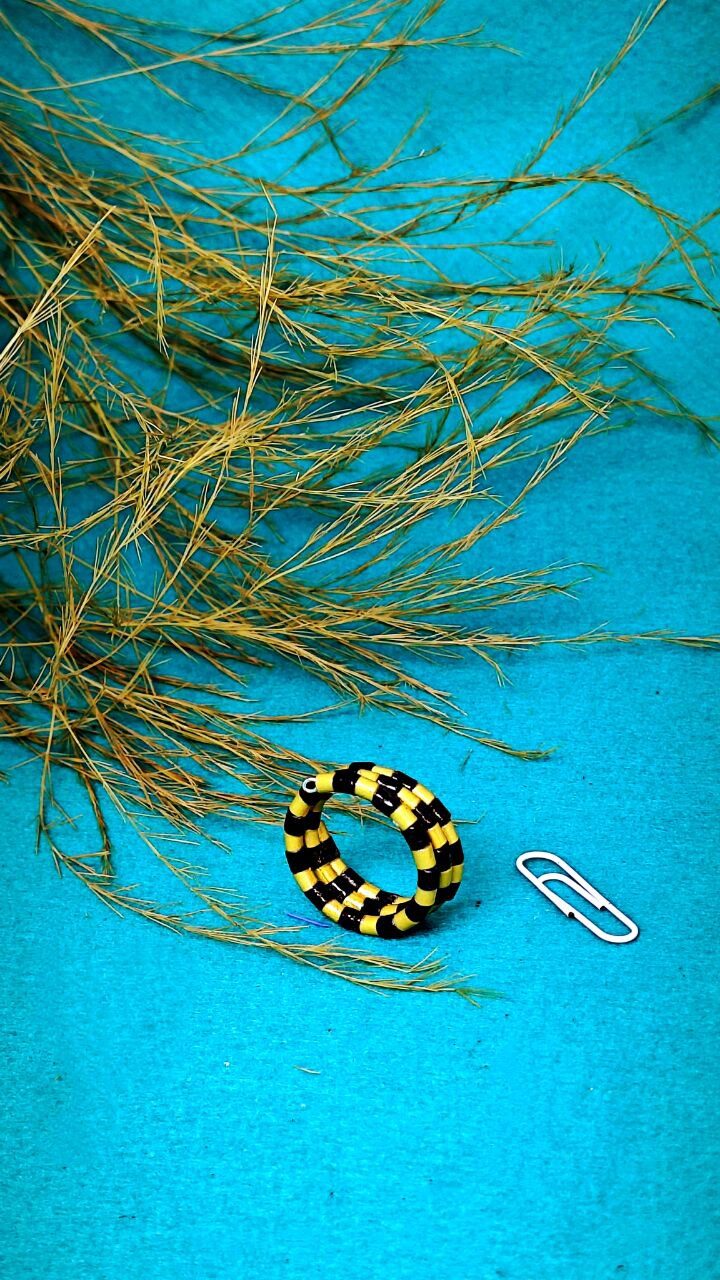 Кольцо на проволоке с памятью формы.