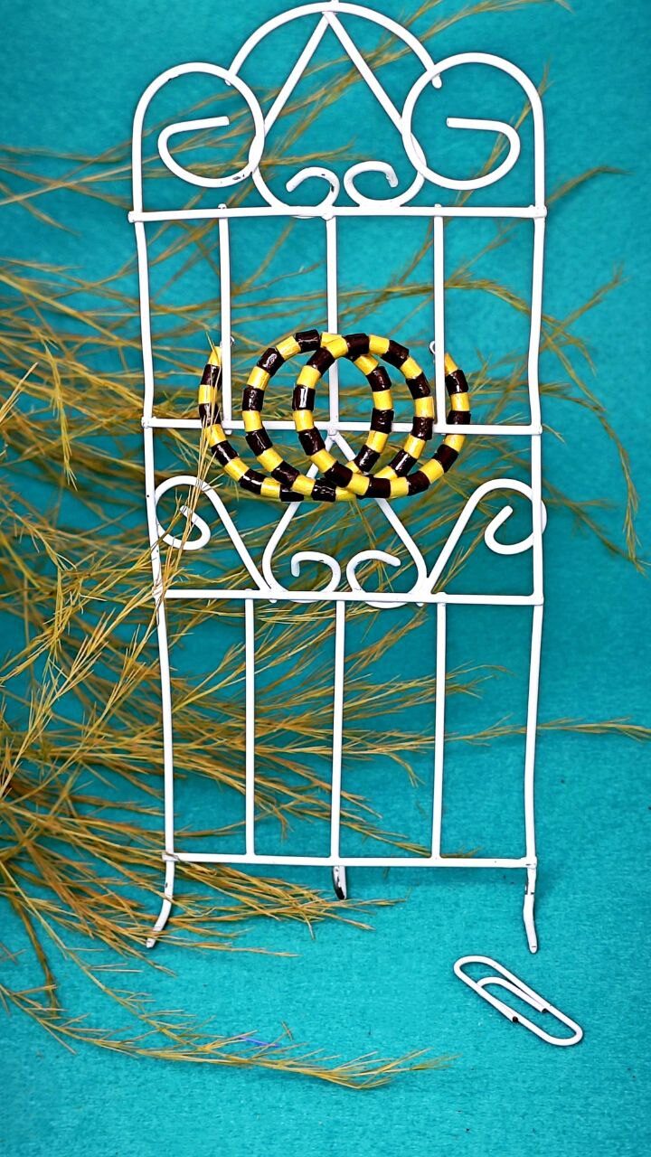 Кольцо на проволоке с памятью формы.