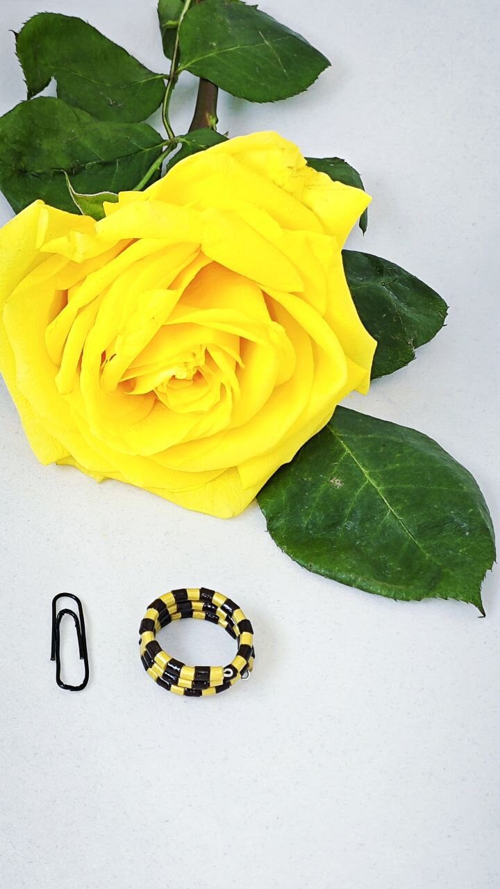 Кольцо на проволоке с памятью формы.